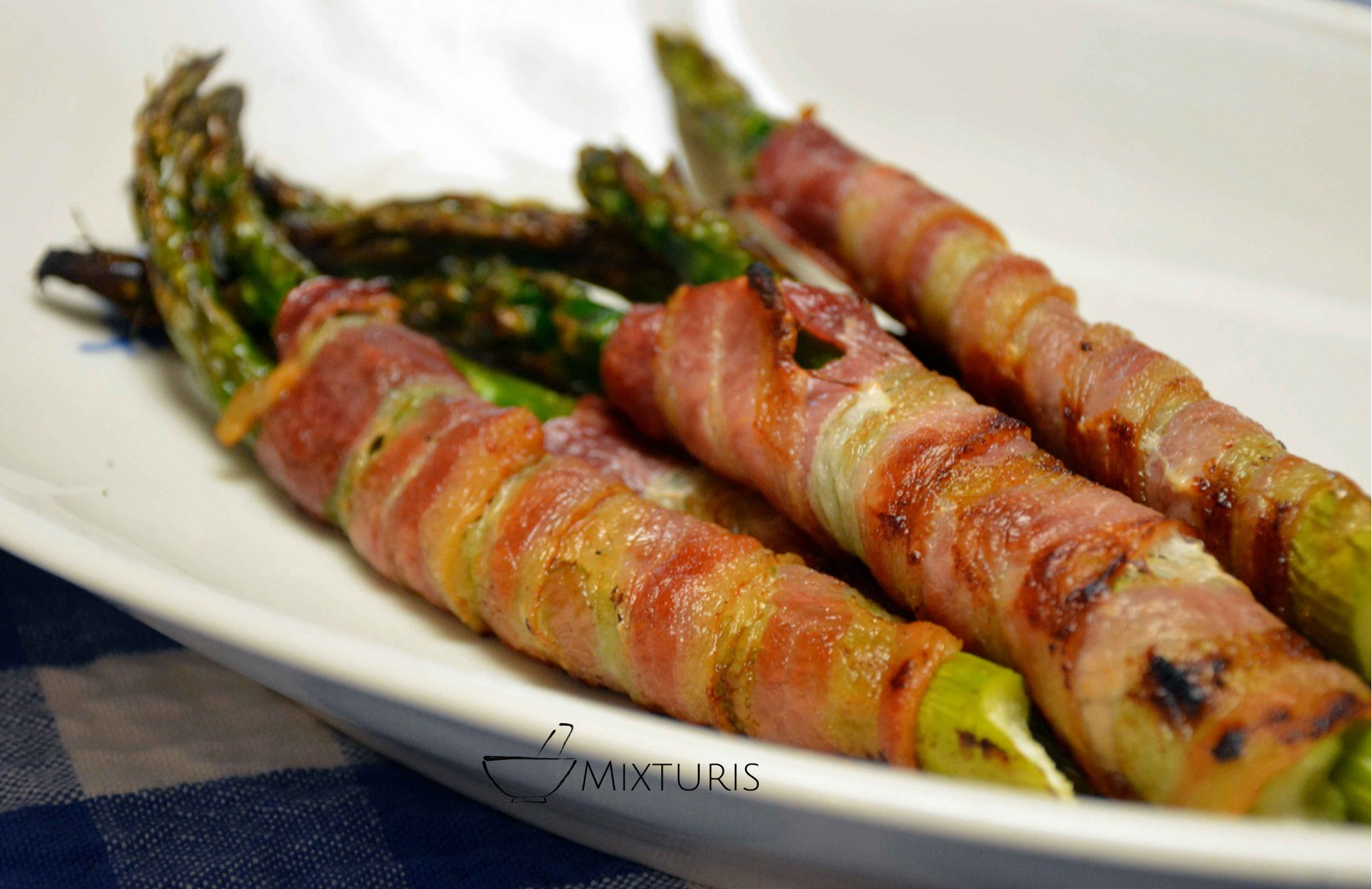 Espárragos y Tocino