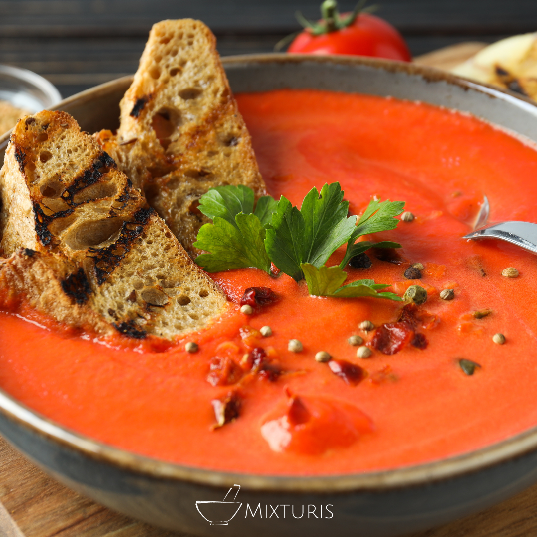 Gazpacho andaluz: el alma líquida del verano español